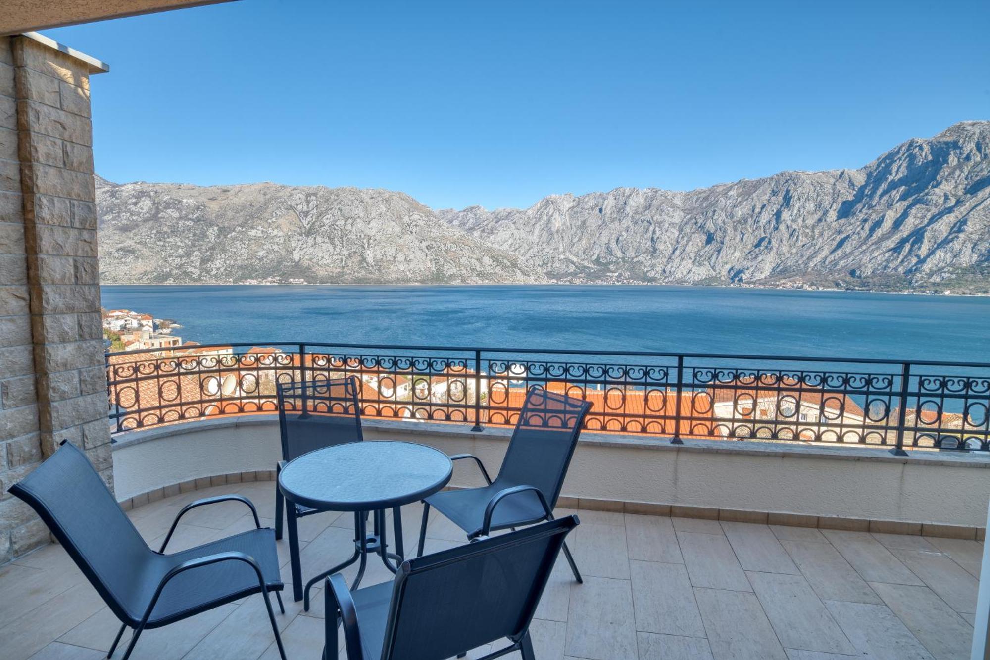 Luxurious 3-Bedroom Apartment By Mn Property Kotor Exterior photo