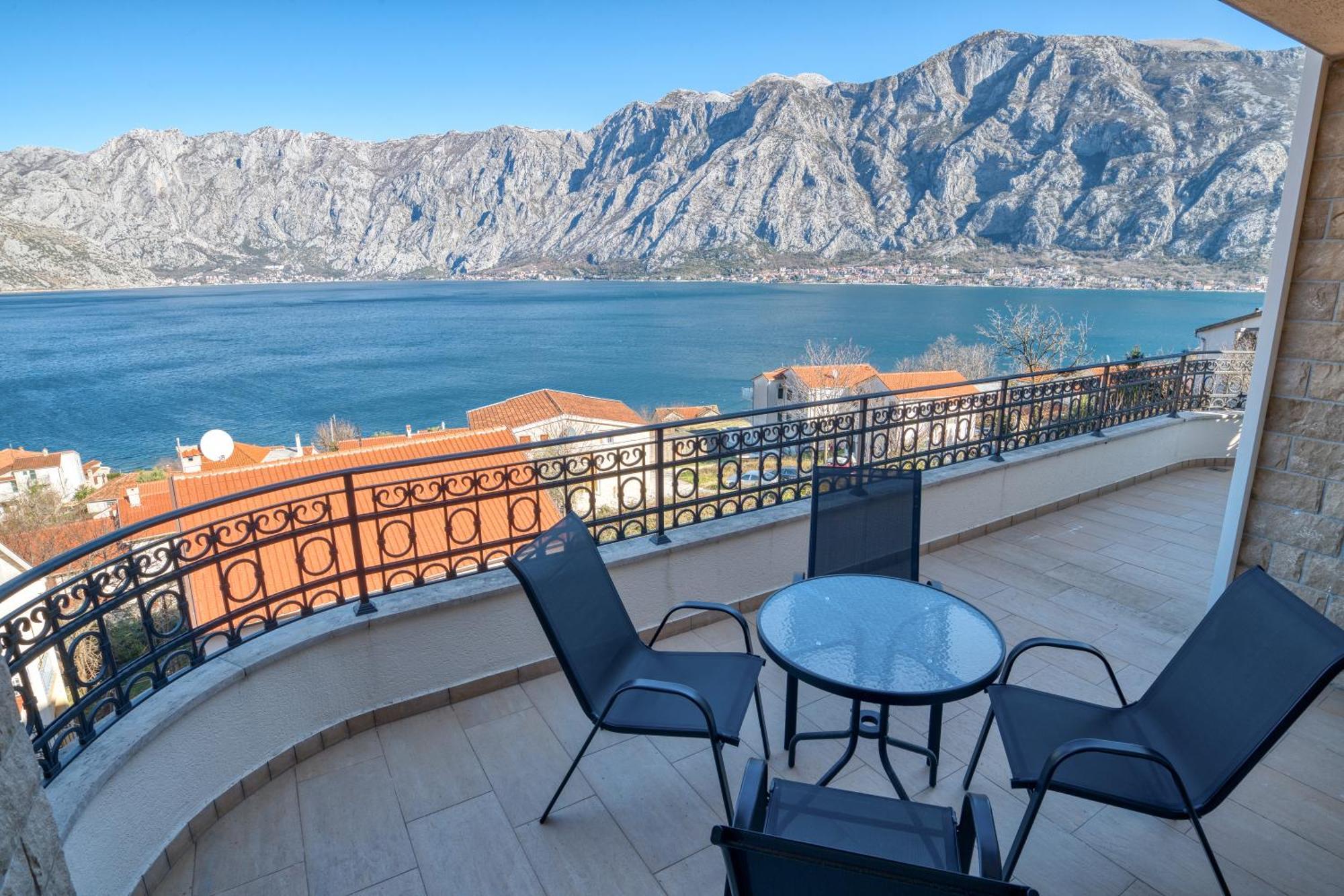 Luxurious 3-Bedroom Apartment By Mn Property Kotor Exterior photo