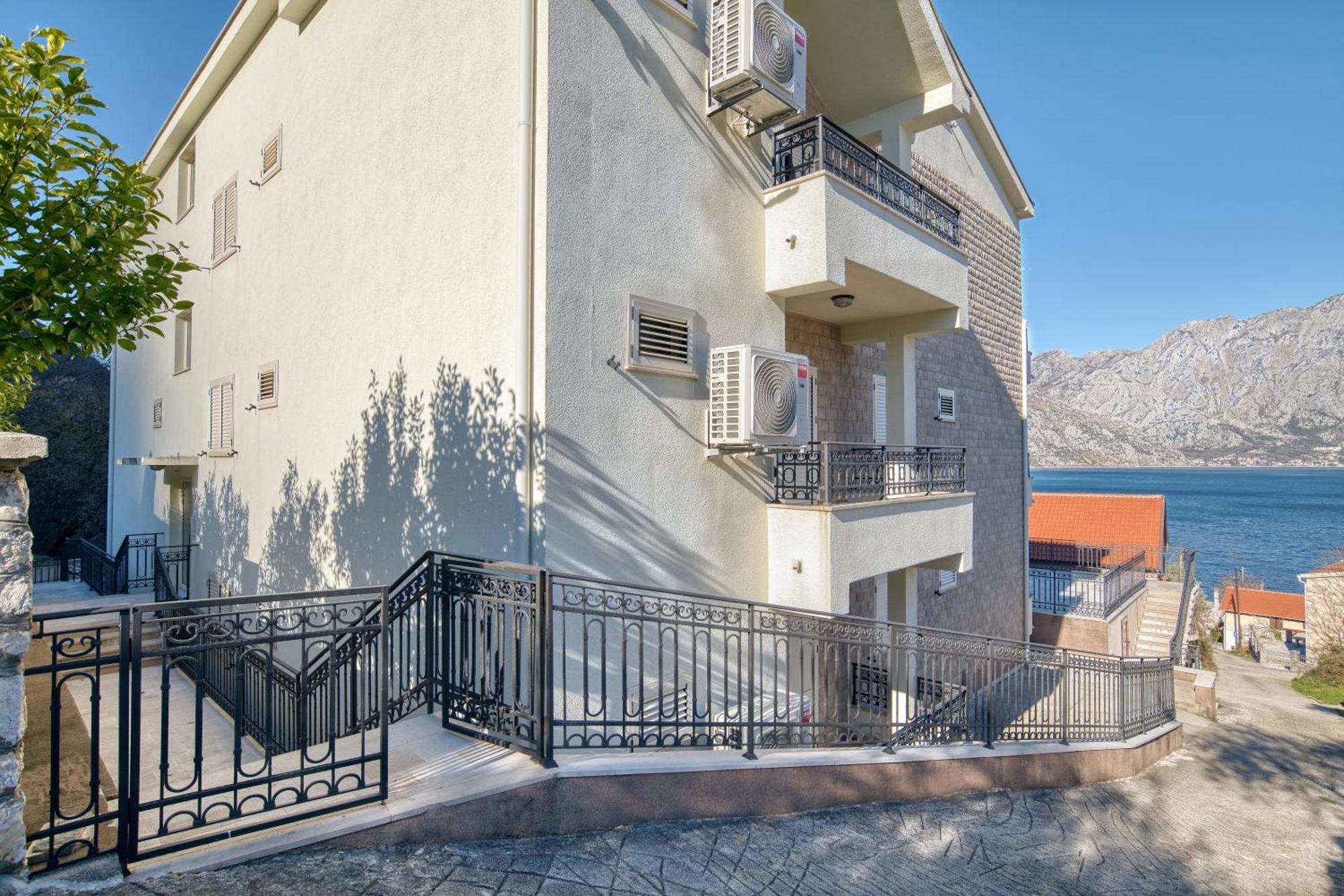 Luxurious 3-Bedroom Apartment By Mn Property Kotor Exterior photo